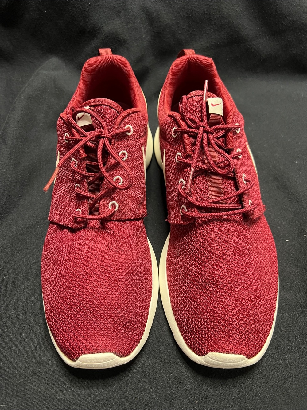 Nike Roshe Men’s Maroon Knit Sneakers with White Soles